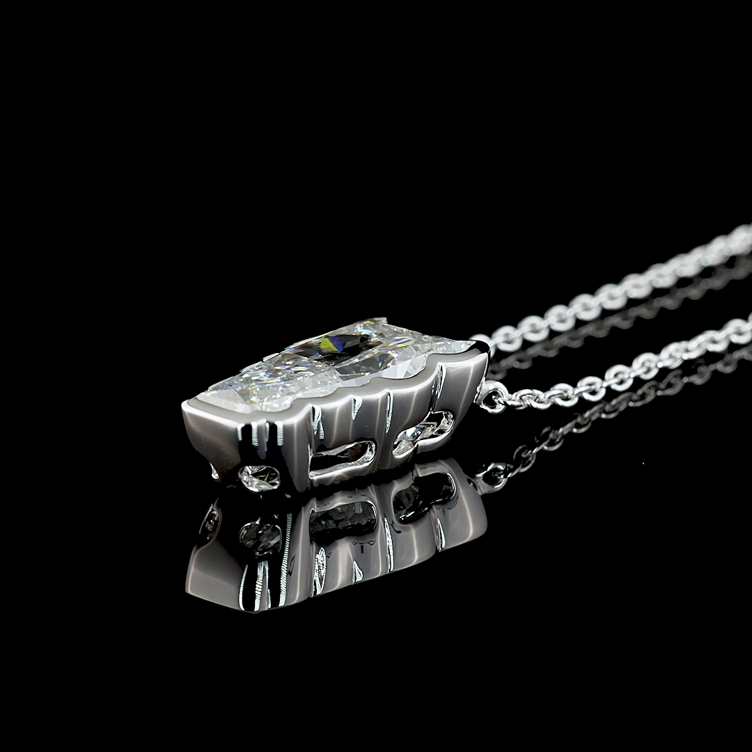 4.1 CT Horse Lab Grown Diamond Pendant in 18K White Gold – detail