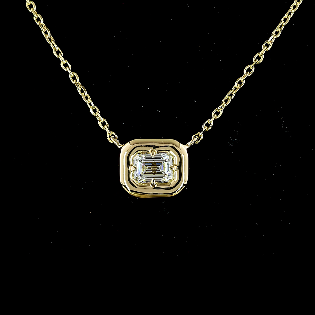 0.26 CT Emerald Lab Grown Diamond Solitaire Pendant in 14K Yellow Gold – close-up