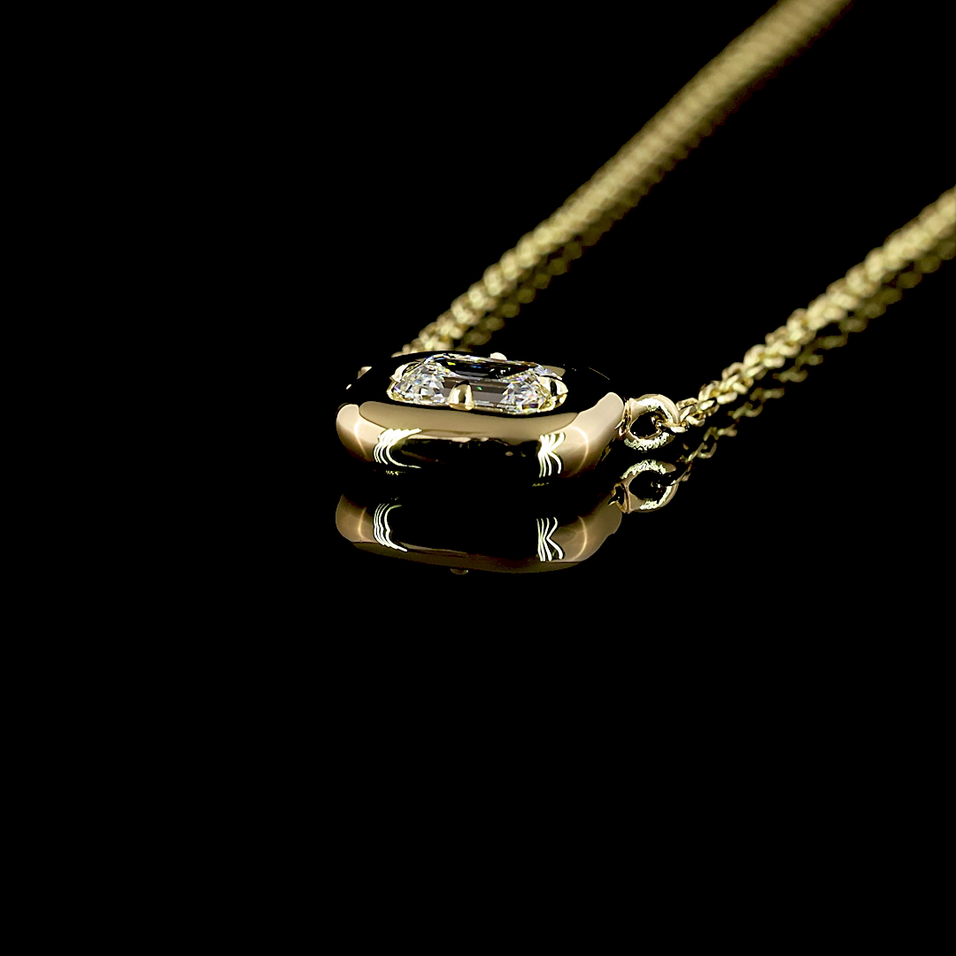 0.26 CT Emerald Lab Grown Diamond Solitaire Pendant in 14K Yellow Gold – detail