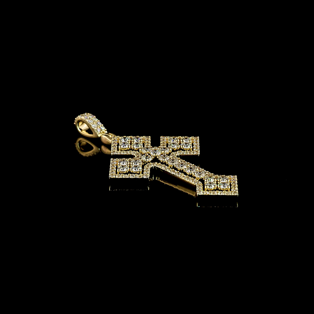 1.22 CT Round Lab Grown Diamond Pendant in 14K Yellow Gold – close-up