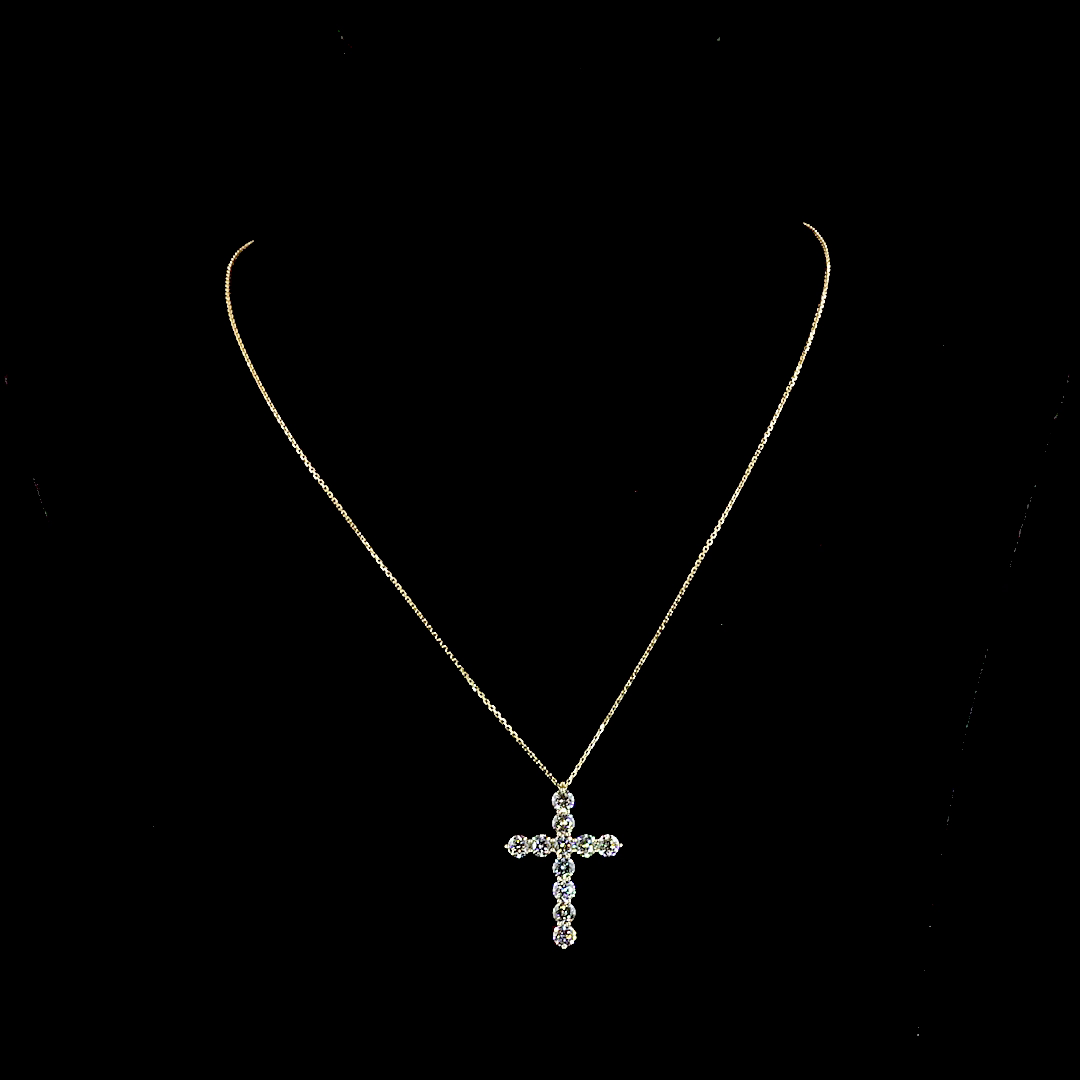 3.04 CT Round Lab Grown Diamond Cross Pendant in 14K Yellow Gold – detail