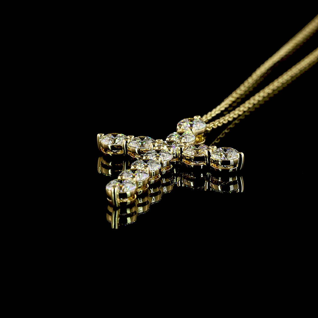 1.86 CT Round Lab Grown Diamond Cross Pendant in 14K Yellow Gold – detail
