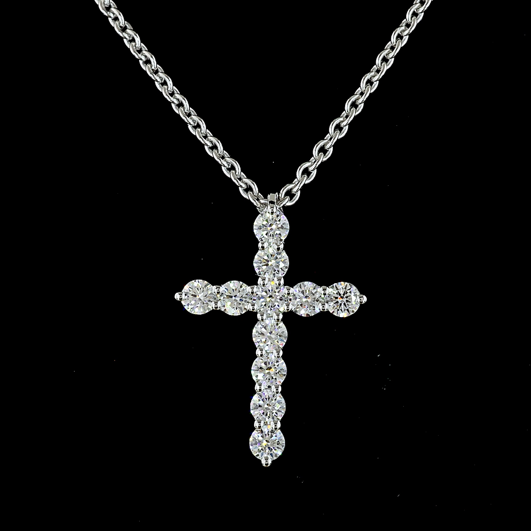 0.94 CT Round Lab Grown Diamond Cross Pendant in 14K White Gold – close-up