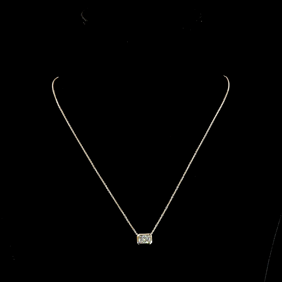 1.04 CT Emerald Lab Grown Diamond Solitaire Pendant in 14K Yellow Gold – detail