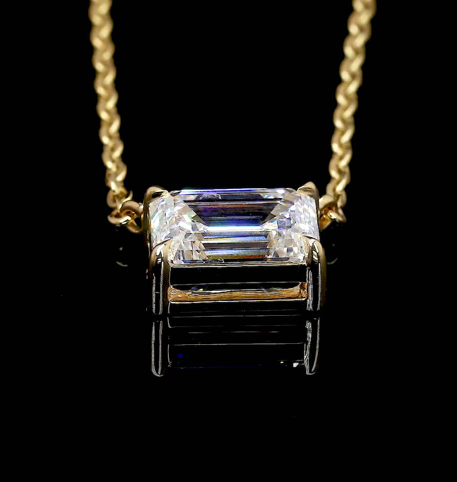 1.04 CT Emerald Lab Grown Diamond Solitaire Pendant in 14K Yellow Gold – detail