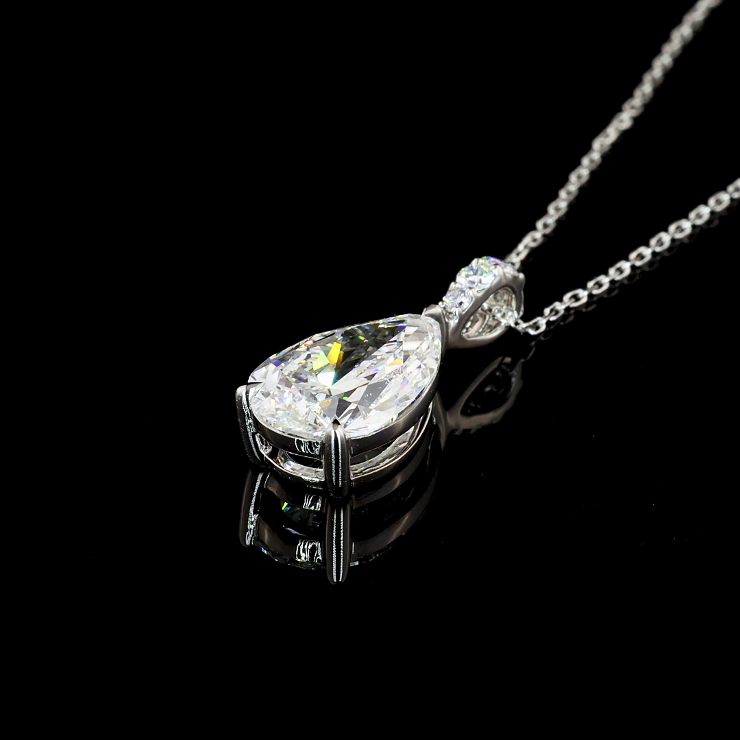 2.67 CT Pear Lab Grown Diamond Pendant in 14K White Gold – detail