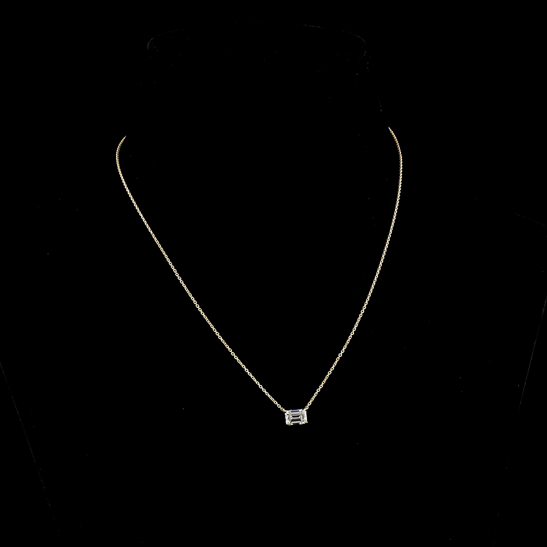 1.0 CT Emerald Lab Grown Diamond Solitaire Pendant in 14K Yellow Gold – detail