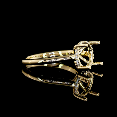0.1 CT Round Brilliant Lab Grown Diamond Engagement Ring in 18K Yellow Gold & Platinum – close-up